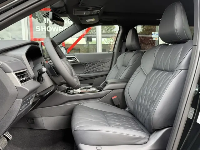 Mitsubishi Outlander 2.4 PHEV Black Edition | NIEUW | Leder | Panoramdak | App Connect | Keyless | Head-Up