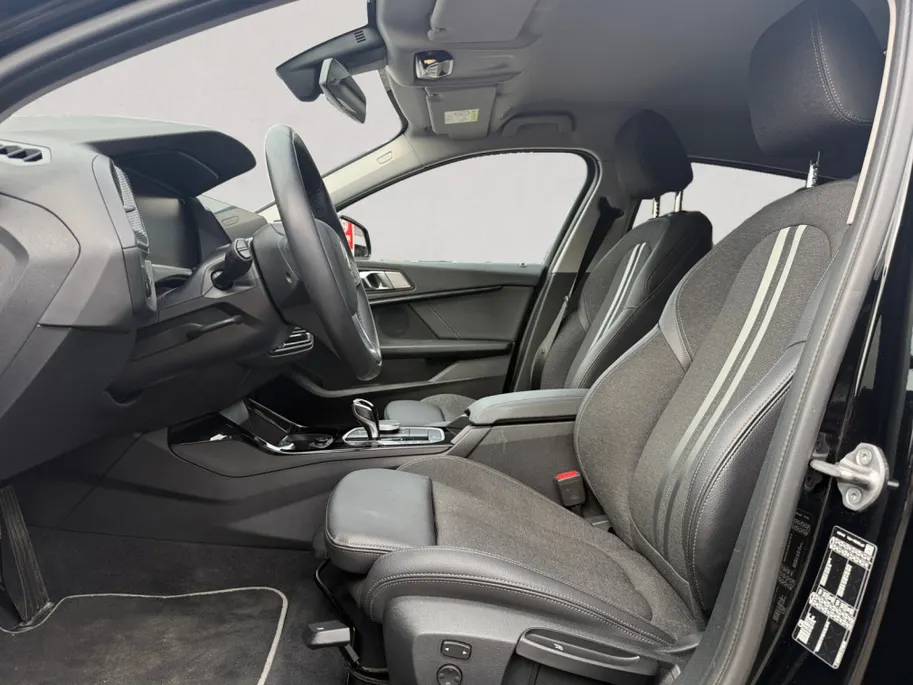 BMW 1 Serie Limousine 118i Sport Line Apple/Android draadloos | Automaat | Climate Con