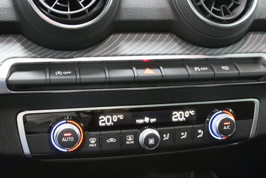 Audi Q2 1.4 TFSI CoD #limited Automaat / Carplay / PDC achter / Ambiance verlichting / Cruise control / Led /