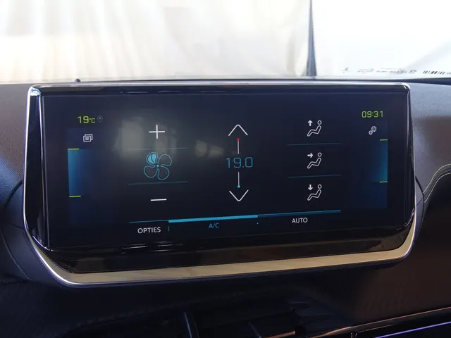 Peugeot e-2008 EV GT 50 kWh