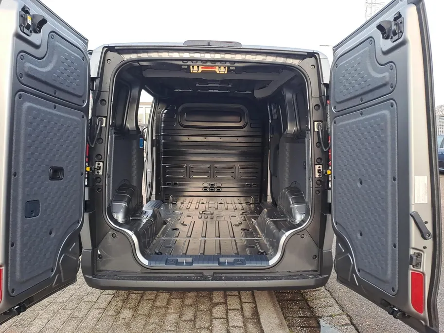 Kia PV5 L2H1 Elite 71.2 kWh 360 gr Camera | Warmtepomp | Metallic lak | Schuifdeur Links + Rechts | Fabrieksgarantie t/m 23-11-2032* | NAP