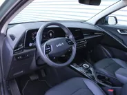 Kia Niro EV Air 64.8 kWh | Stuur-/stoelverwarming | Camera | Cruise adapt. | 17' LM | Elekt. stoelverstelling | Dodehoek detectie | LED | Clima |
