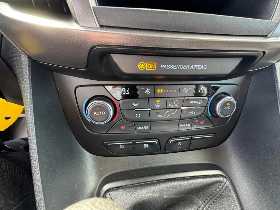 Ford Transit Connect 1.5 EcoBlue L1 Trend 100 pk | 2x schuifdeur | Navigatie | Achterklep met ruit | Cruise control | Voorruitverwarming | Verwarmde voorstoelen | Parkeersensoren