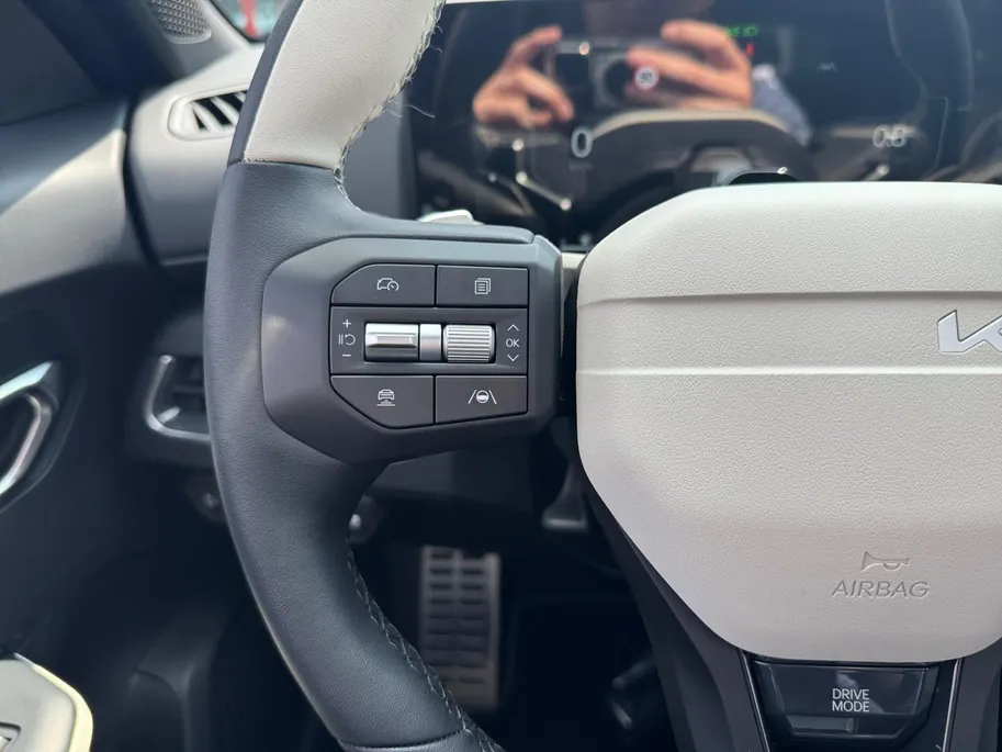 Kia K4 Sportswagon 1.0 T-GDi MHEV GT-Line Launch Edition (pano) Dodehoekassistentie | Kruisend verkeersassistentie achter | Uitstapwaarschuwing | Stoel + stuurwielverwarming