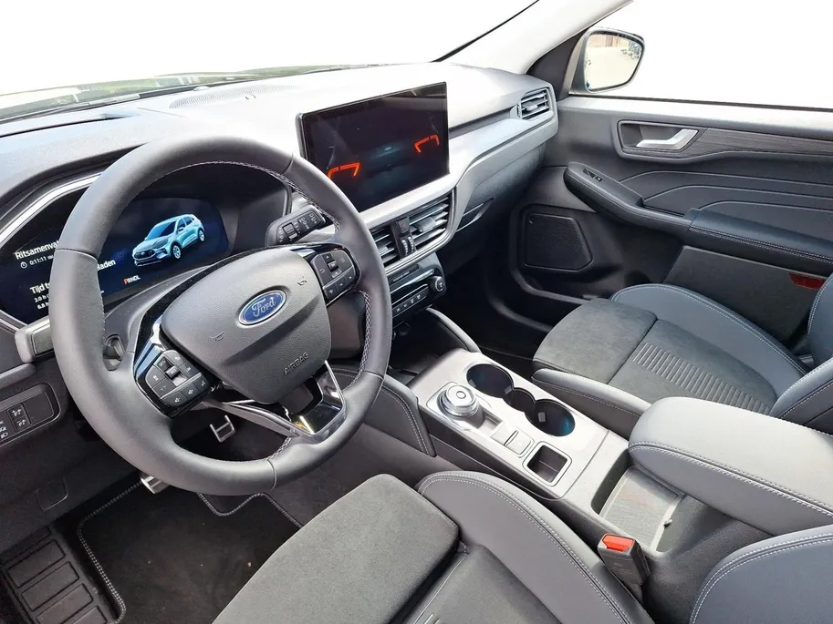 Ford Kuga 2.5 PHEV Active X | Winterpack | Matrix Ledkoplampen | El. Trekhaak | 18' Lichtmetaal | 360Camera | B&O Audio | El. vert. voorstoelen | Adaptive cruisecontrol | Dodehoekdetectie | Halfleer | Nieuw te bestellen! |