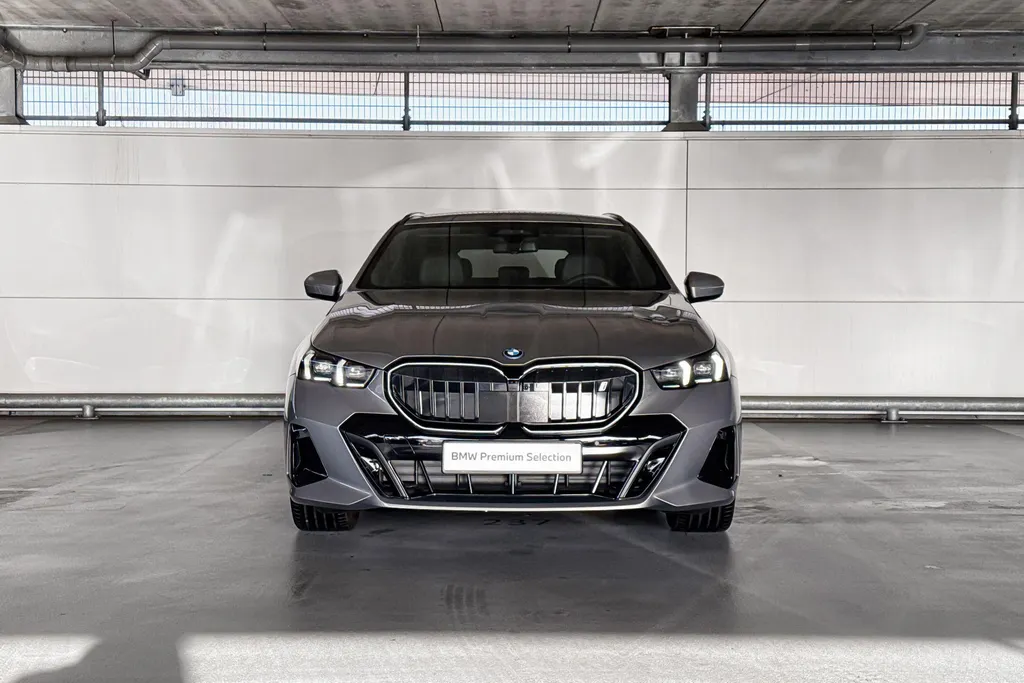 BMW i5 Touring xDrive40 84 kWh