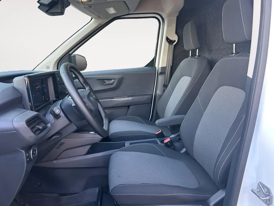 Ford E-Transit Courier Limited 44 kWh |Trehaak| Camera| Apple Carplay/Android Auto| stuurwiel verwarmd| 12 maanden Bovag Garantie|