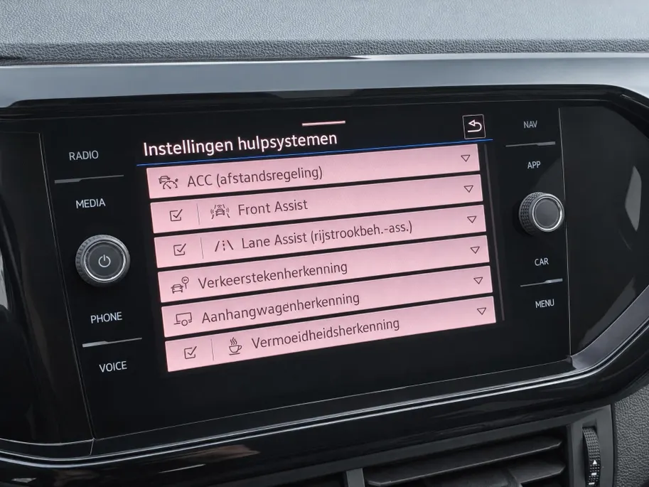 Volkswagen T-Cross 1.0 TSI 110pk DSG Life · Camera · Apple/Android Car Play · Afneembare Trekhaak · Virtual Cokcpit · Stoelverwarming ·