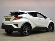 Toyota C-HR 1.8 Hybrid 122pk CVT Bi-Tone Navigatie | Cruise | Clima | PDC |Half Leer | Parlemoer Wit