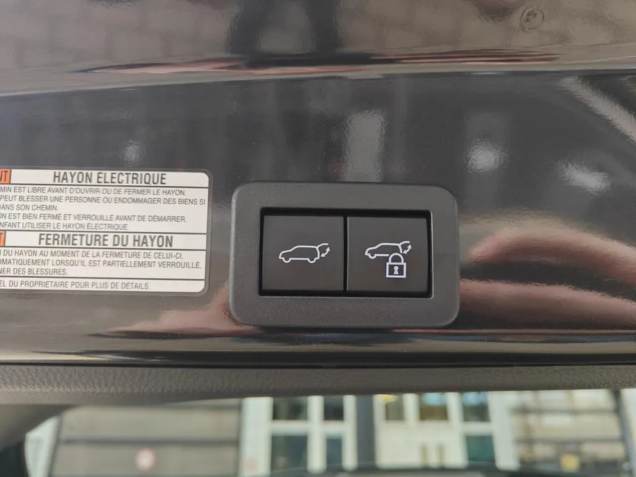 Toyota Yaris Cross 1.5 Hybrid Launch Edition | Slechts 12.000 km! | JBL Audio | Head-Up Display | Adaptieve Cruise Control | Camera | Keyless Entry | Stoel- & Stuurverwarming