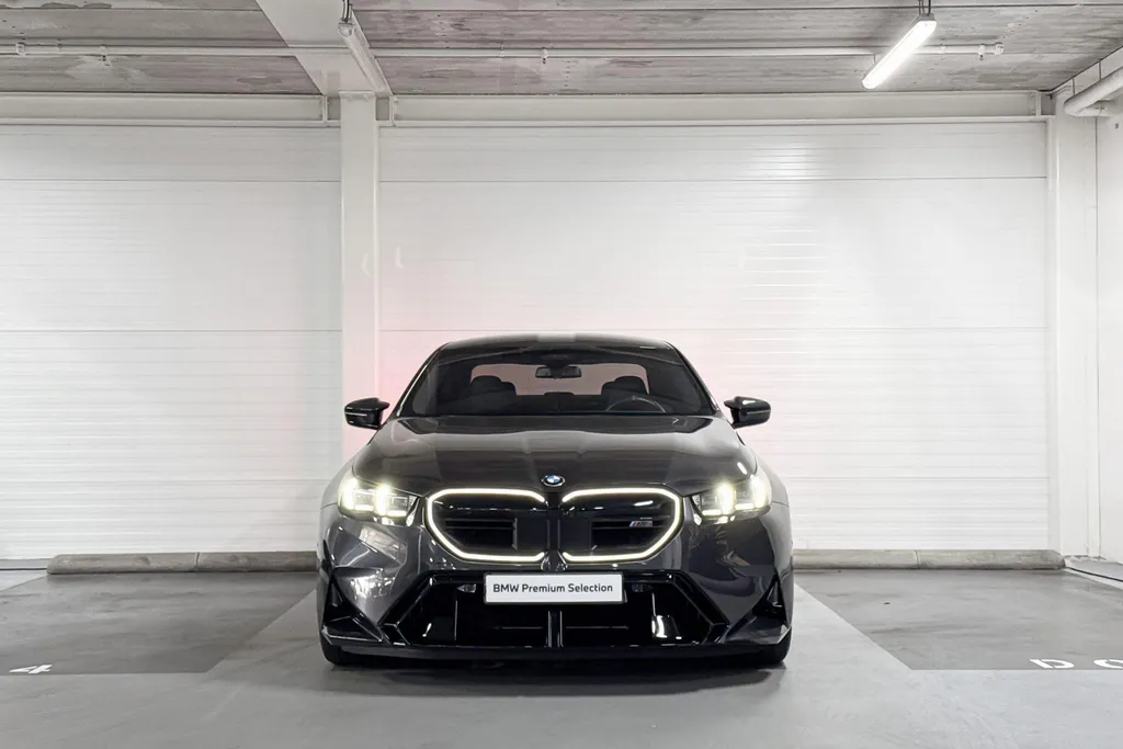 BMW M5 Sedan M5