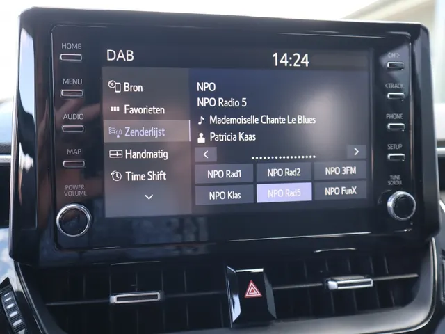 Toyota Corolla Touring Sports 1.8 Hybrid Dynamic Trekhaak | All Seasons | Carplay | Stoelverwarming