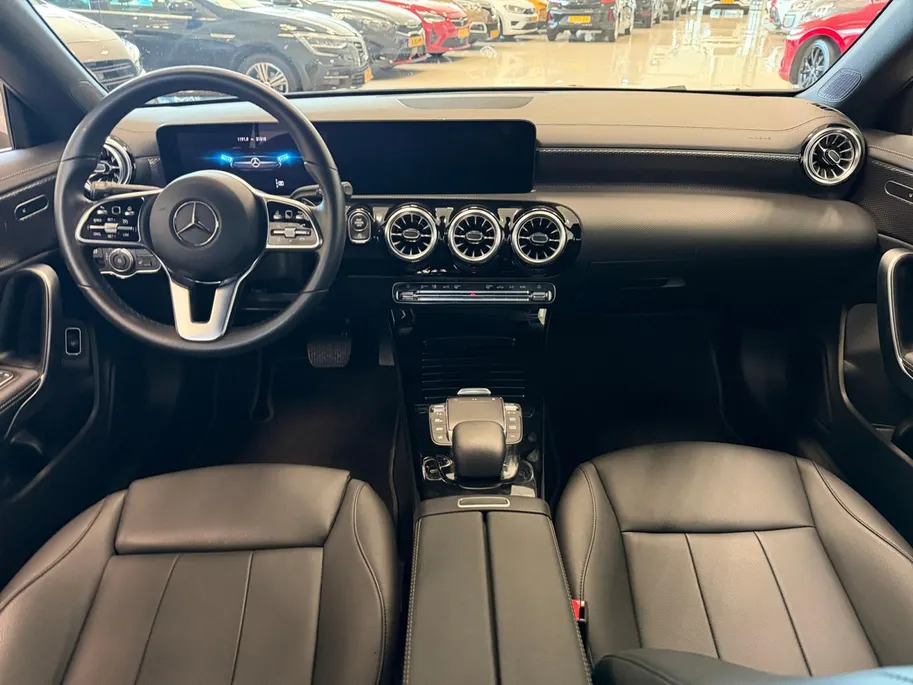 Mercedes-Benz CLA 180 AUTOMAAT | LUXURY LINE | APPLE CARPLAY | NL-AUTO |