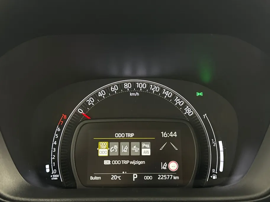 Toyota Aygo X 1.0 VVT-i S-CVT Pulse Plus Automaat | Keyless Entry | Parkeersensoren voor + achter | 17'' L.M. Velgen