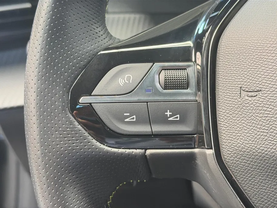 Peugeot e-208 EV GT 350 50 kWh STOELVERWARMING | ACHTERUITRIJCAMERA | GLASSROOF | 12 MAANDEN BOVAG GARANTIE