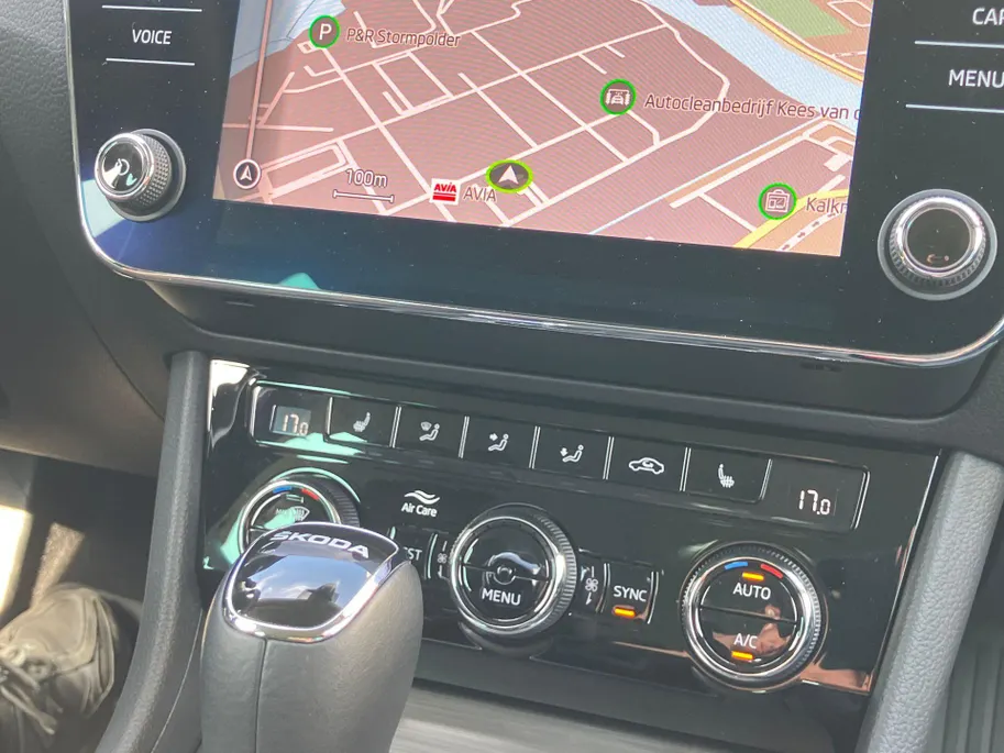 Škoda Superb Combi 1.4TSI 160kW/218PK iV Business Edition Plus · Navigatie · Apple/Android Car Play · Camera + Parkeersensoren · Garantie t/m 27-03-2028 of 60000km.