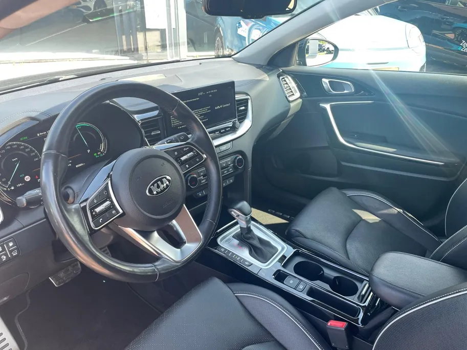 Kia Ceed Sportswagon 1.6 GDI PHEV ExecutiveLine *Automaat*Navi+Camera*Schuif/kanteldak*Climate Control*Adapt. Cruise Control*Stoelverwarming/ventilatie*Elekt. stoel*Elekt. achterklep*Zeer nette auto!