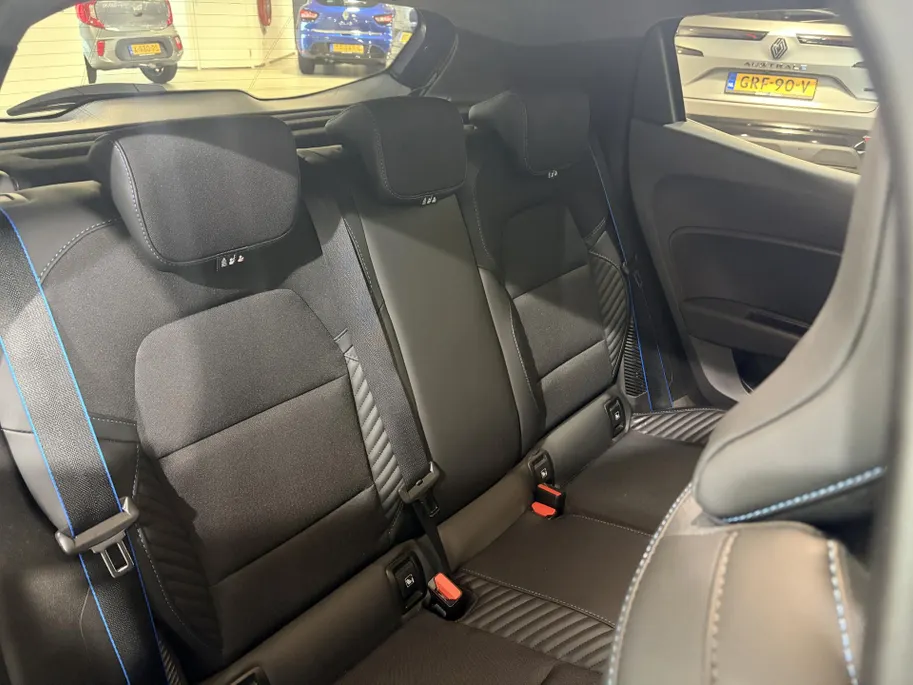 Renault Clio 145PK E-Tech Full Hybrid Esprit Alpine Automaat | 1e eigenaar | Bose Audio | Stoelverwarming | 9,3' Navi | Camera | Digital Cockpit | Adaptive Cruise Control | Climate Control | Lichtmetalen Velgen | Full LED |