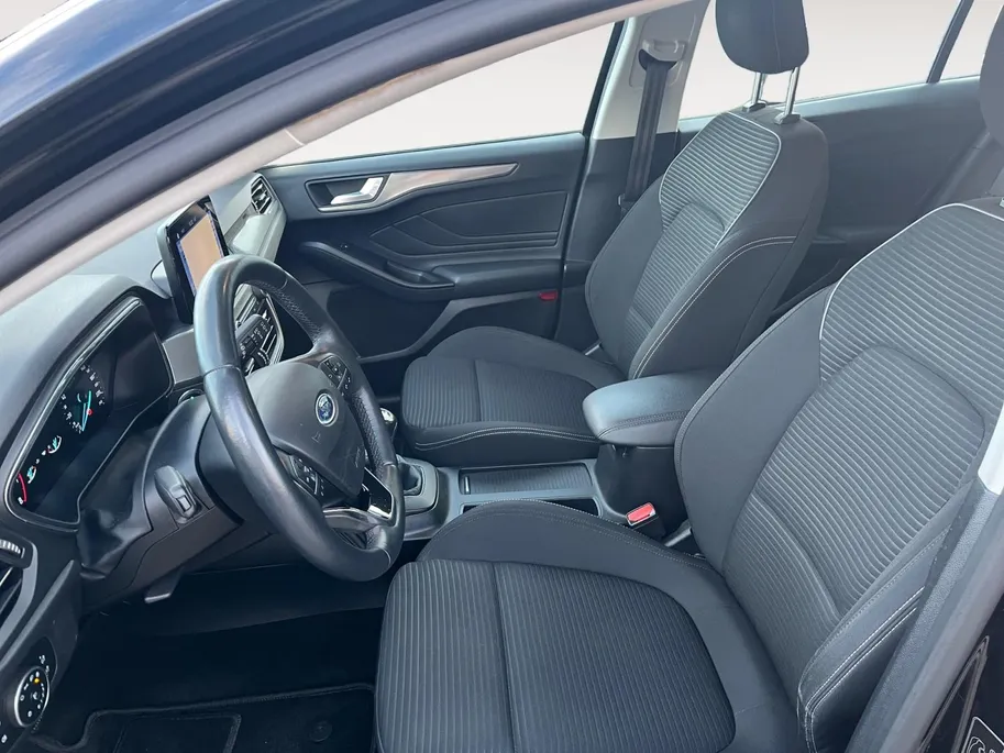 Ford Focus 1.0 EcoBoost Titanium Business | Navigatie | Apple carplay & Android auto | Winter pack | BLIS | Parkeersensoren voor en achter | Achteruitrijcamera | Trekhaak | Cruise control | Airco | Bovag garantie |