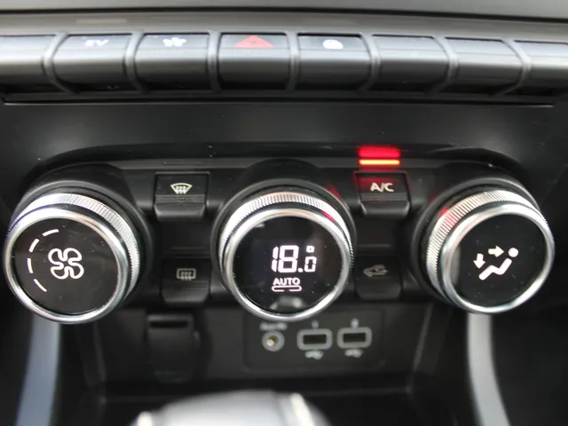 Renault Arkana 1.6 E-Tech Hybrid 145 PK Intens | Elektrisch bedienbare trekhaak | Camera achter | Bose geluid | Groot scherm | Reservewiel | Dode hoek sensoren | Adaptieve cruise controle |