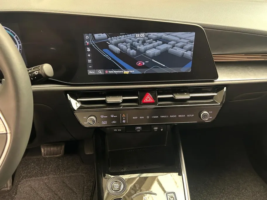 Kia Niro 1.6 GDi PHEV DynamicPlusLine Edition | Orginele Kilometerstand! | Apple Carplay / Android Auto | Navigatiesysteem | Elektrisch Verstelbare Bestuurdersstoel | Stoel + Stuurverwarming | Licht + Regensensor | Parkeersensoren Voor + Achter | Camera Achter | 1