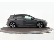 Volkswagen Golf 1.5 eTSI 130pk DSG R-Line · Apple/Android Car Play · P-Sensoren · Navigatie · Sfeerverlichting · 17 Inch · Garantie t/m 12-02-2028 of 100.000km