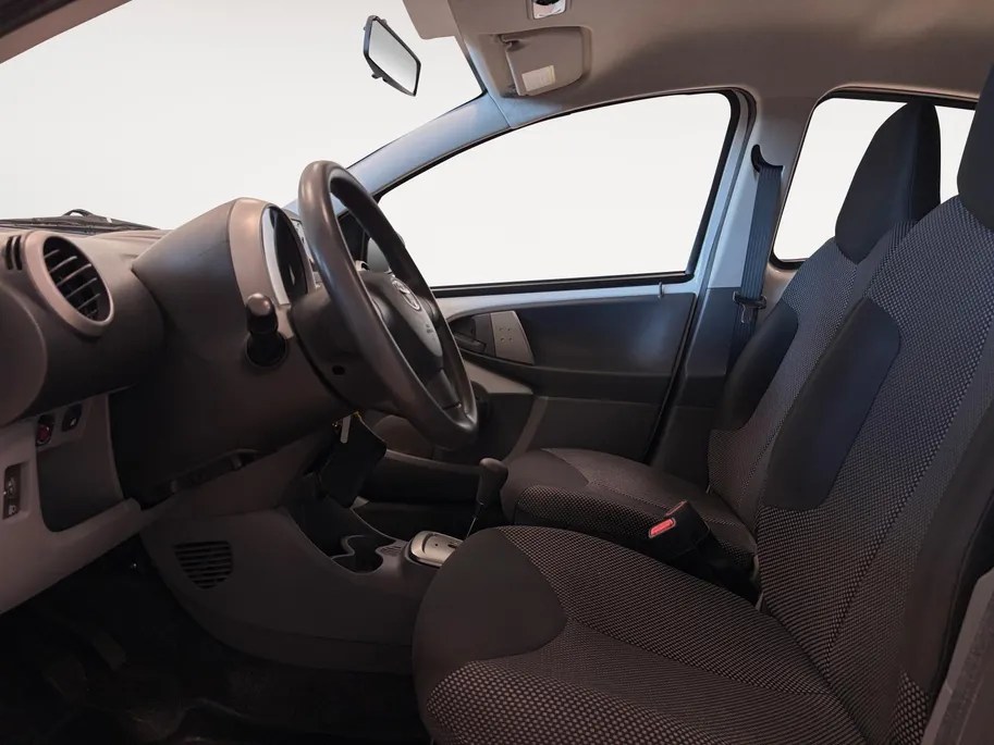 Toyota Aygo 1.0 AUTOMAAT | COMFORT NAVIGATOR | AIRCO | NL-AUTO |