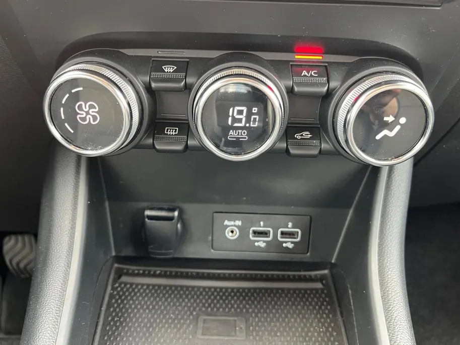 Renault Captur 1.0 TCe 100 Bi-Fuel Intens |Trekhaak | Allweatherbanden |Apple Carplay/Android Auto| Grootlichtassistent|12 maanden Bovag Garantie|