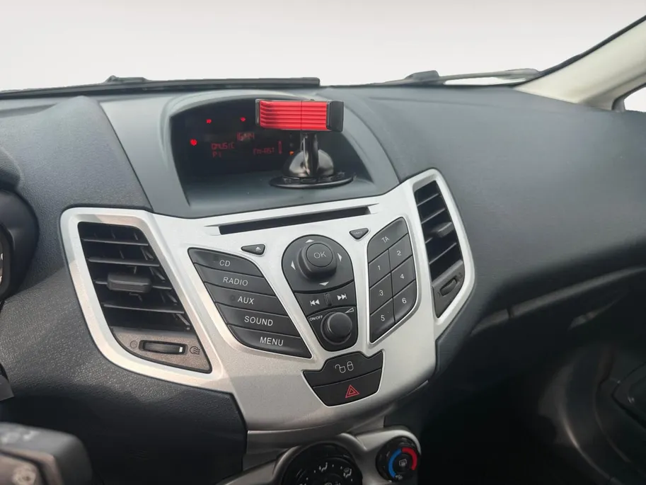 Ford Fiesta 1.25 Champion | Trekhaak | Airco | Elektr. ramen voorzijde | Buitenspiegels elektr. verstelbaar |