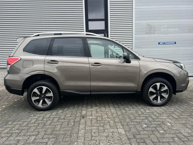 Subaru Forester 2.0 Luxury Plus Eyesight Automaat | Trekhaak | 17' LM Velgen | Verhoging set | Elek. Schuif/Kantel Dak