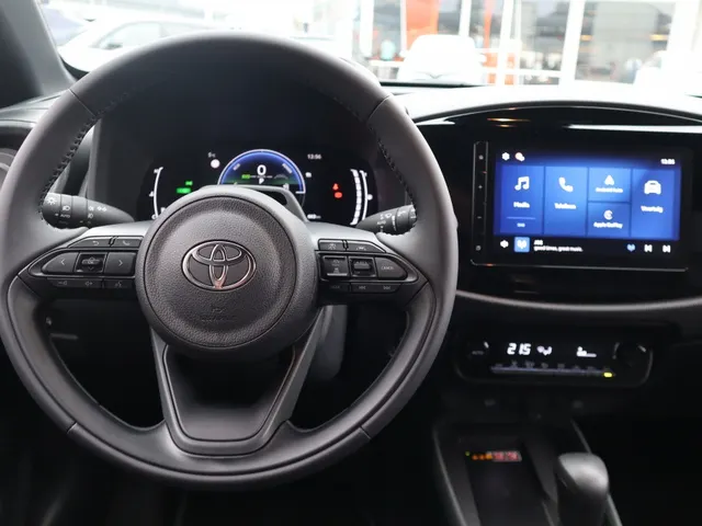 Toyota Aygo X Hybrid 115 pulse Bi-Tone | Easy Pack