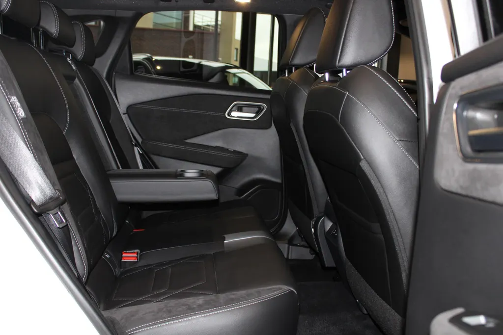 Nissan QASHQAI 1.5 e-Power N-Design | 20inch wielen |360grd camera | parkeersensoren voor en achter | Electrische stoelverstelling met geheugen | Alcantra/lederen bekleding | 205PK | Two-tone lak | Apple carplay & Android auto |