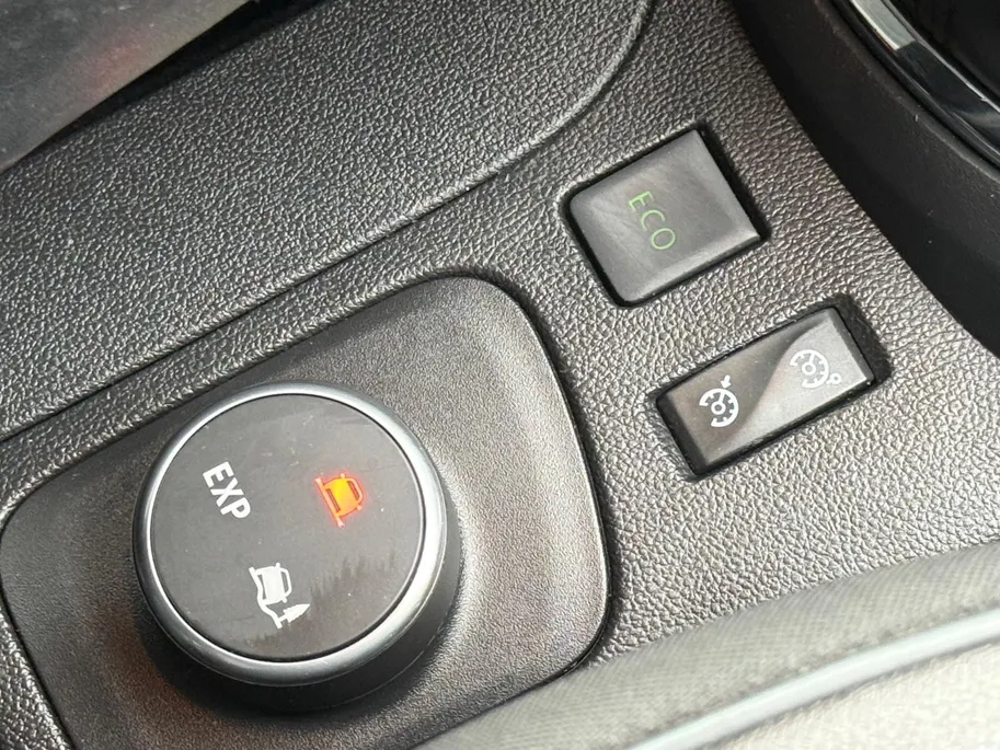 Renault Captur 0.9 TCe Xmod Two Tone | Lederen Bekleding | Achteruitrijcamera | Climate Control | Stoelverwarming | 12 maanden garantie! |