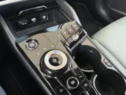 Kia Sportage 1.6 T-GDi Hybrid Dark Edition | Camera | Stuurverwarming | Stoelverwarming voor + achter | Apple Carplay / Android Auto | LMV | LED |