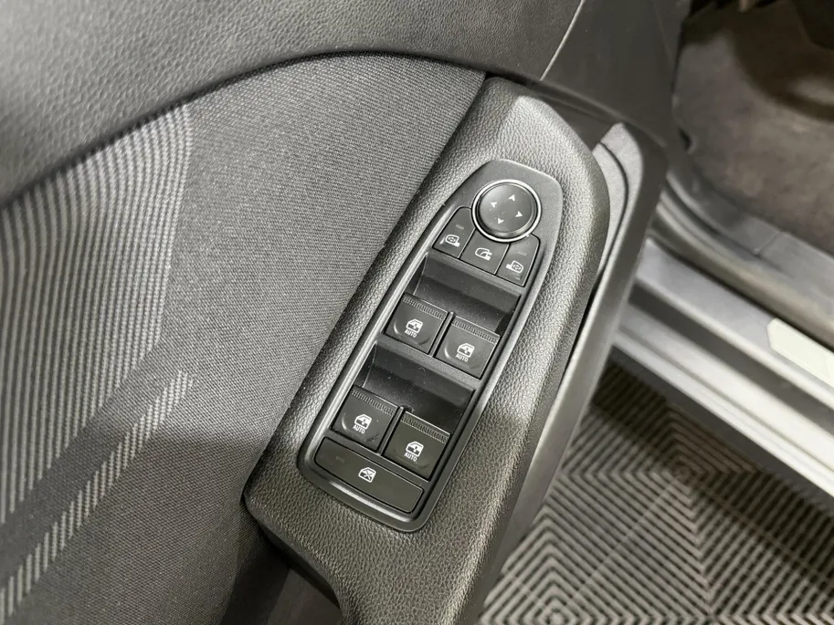 Renault Clio 145PK E-Tech Full Hybrid Esprit Alpine Automaat | Stoelverwarming | 9,3' Navi | Bose Audio | Climate Control | Apple CarPlay/Android Auto | Adaptive Cruise Control | Digital Cockpit | Full LED |