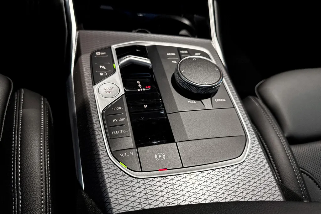 BMW 3 Serie Sedan 330e M Sport Edition