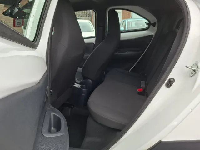 Toyota Aygo X 1.0 VVT-i MT Play NL-auto | CAMERA | CRUISE | rijklaarprijs !!