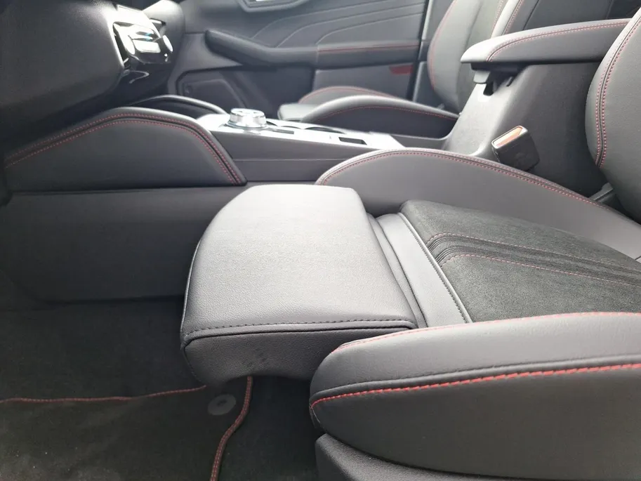 Ford Kuga 2.5 PHEV ST-Line X | Black Pack | Winterpack | Matrix Ledkoplampen | Panoramadak | El. Trekhaak | 20' Lichtmetaal | Zwarte spiegels&dak | Adaptive Cruisecontrol | Dodehoekdetectie | 360Camera |