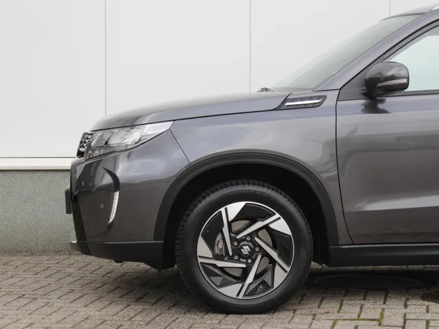 Suzuki Vitara 1.5 Hybrid Style Automaat | Navi | Adap Cruise | Panodak | Trekhaak | All Season