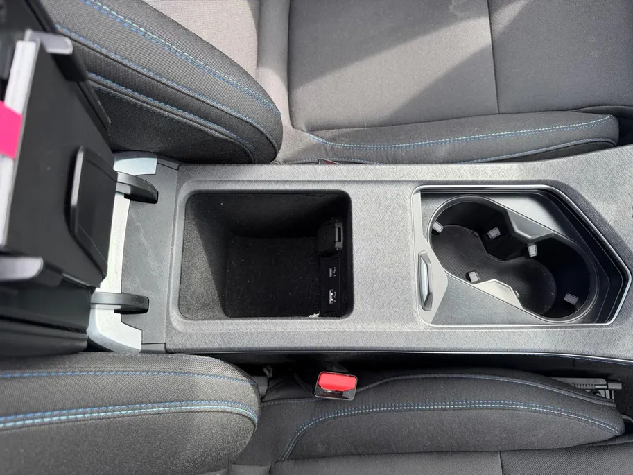 Lynk & Co 01 1.5 | Automaat | Panorama Dak | 360* Camera | Stoelverwarming | Apple Carplay/Android Auto | DAB | Climate Control | Cruise Control | Navigatie
