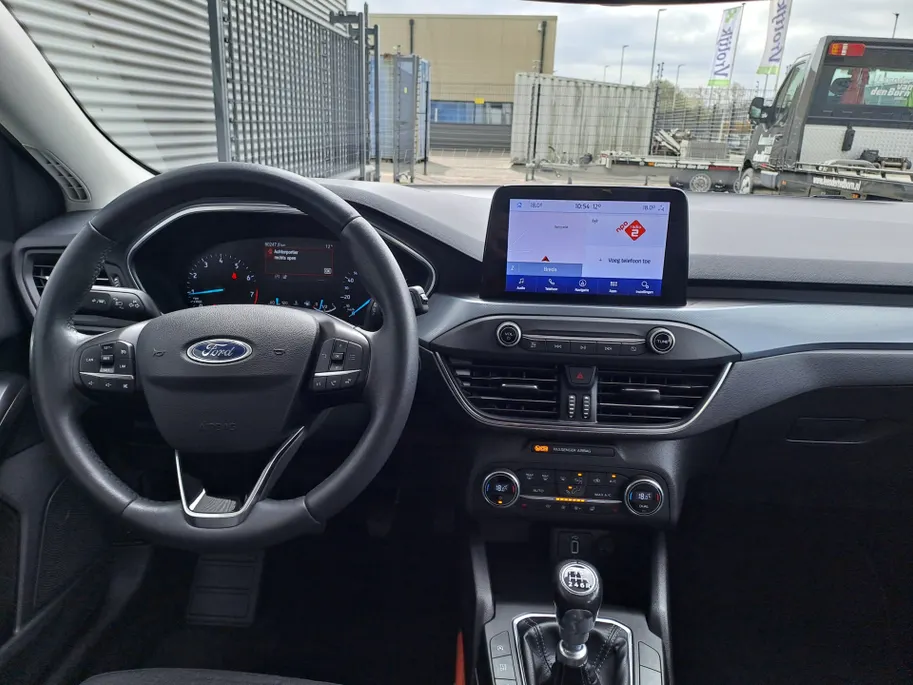 Ford Focus Wagon 1.0 EcoBoost Active Business | Navi | PDC | Cruise | Trekhaak | ECC | Stoel, Stuur, Voorruit verwarming
