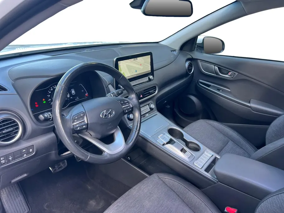 Hyundai Kona EV Fashion 64 kWh 204PK | Warmtepomp | Navigatie | Apple Carplay & Android Auto | Adaptive cruise control | Open dak | Head-up display | Achteruitrijcamera |
