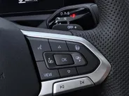 Volkswagen Tiguan 1.5eHybrid 200kW/272PK R-Line · Panoramadak · Trekhaak · 360°Camera + Parkeersensoren · Garantie t/m 20-07-2030 of 100000km.