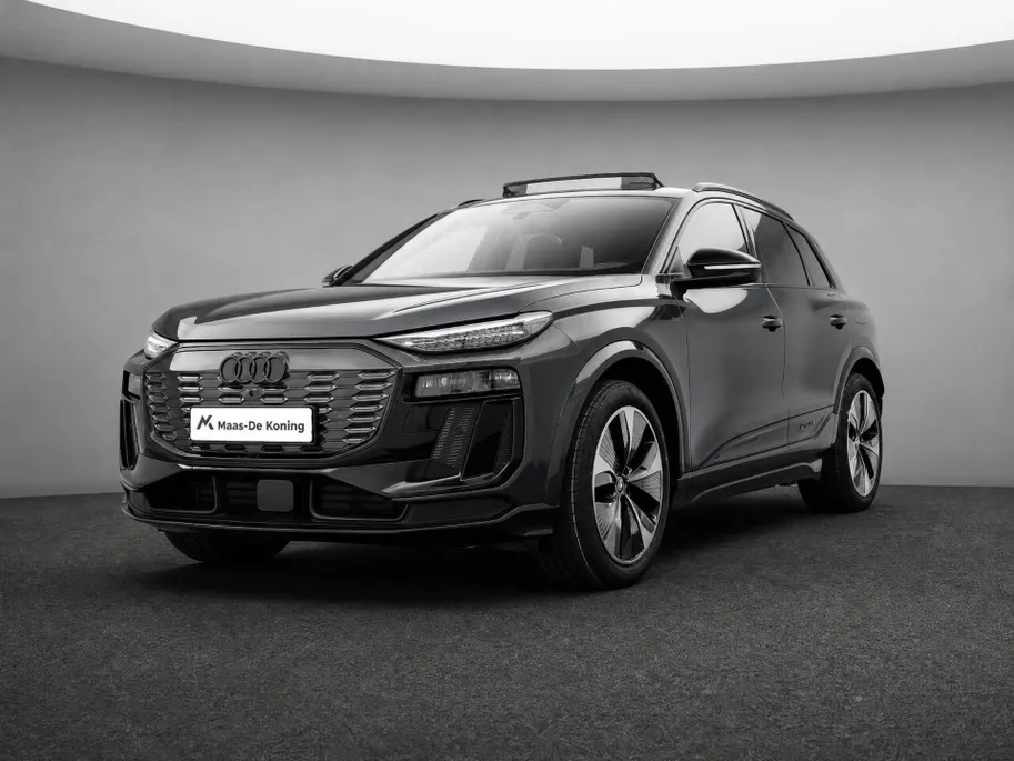 Audi Q6 e-tron edition 83 kWh 252pk · SOH 96,3% · Panoramadak · 360 Camera · Inklap. Trekhaak ·  Luchtvering · Stuur- & Stoelverwarming · Apple/Android Car Play · Garantie t/m 13-07-2030 of 100.000km