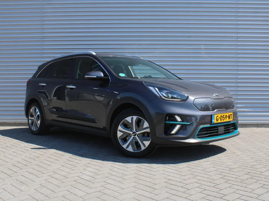 Kia e-Niro ExecutiveLine 64 kWh | Trekhaak | Warmtepomp | Stuur-/stoelverwarming + ventilatie | Leer | Camera | Stoelgeheugen | Dodehoek detectie | LED | 17' LM |