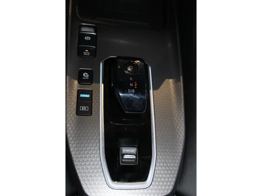 Nissan QASHQAI 1.5 e-Power N-Connecta | Navigatie | 360grd camera | Apple carplay & Android auto | Two-tone lak | Climate controle | Pro-pilot | 190pk | Stoel in hoogte verstelbaar | Electrische ramen | I-key |