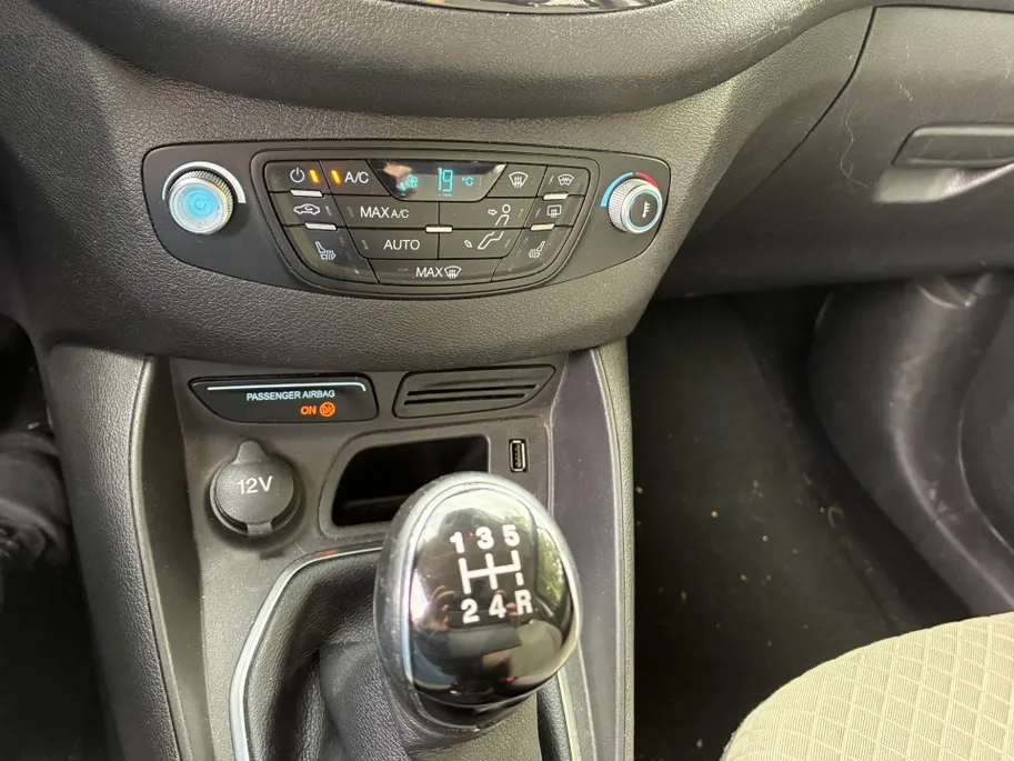 Ford Tourneo Courier 1.0 Titanium