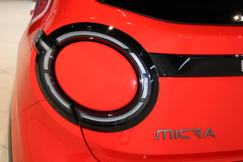 Nissan Micra EVOLVE 52 kWh | Google assist | LMwielen | Achteruitrijcamera | parkeersensoren voor en achter | 4 rijmodus | 417km WLTP | Climatecontrole | cruisecontrole | keyless entry|
