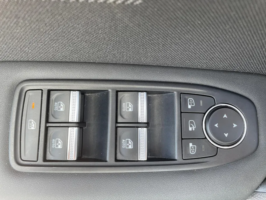 Renault Captur 1.6 E-Tech Hybrid Esprit Alpine *Automaat*Navi+Camera*Climate Control*Parkeersensoren*LM.Velgen*Zeer nette auto!