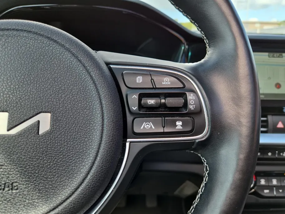 Kia e-Niro ExecutiveLine 64 kWh 1e Eigenaar | 3 Fase laden | Metallic lak | Trekhaak | Fabrieksgarantie 27-1-2029 + 3x 1 jaar* | NAP